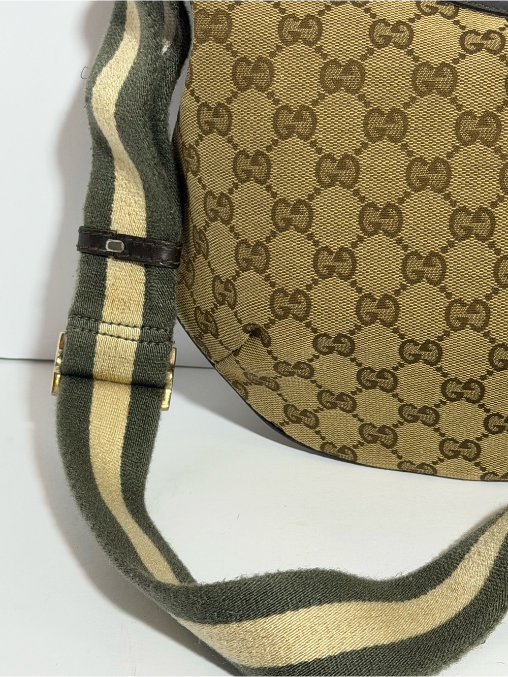 Gucci Tan/Brown GG Canvas Crossbody with Bee Charm - Picture 4 of 14